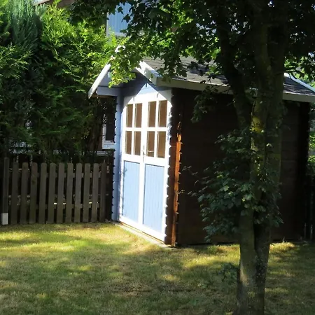 Sehr Schoenes Auf Eingezaeunten Grundstueck Mit Kamin Und Einer Sauna